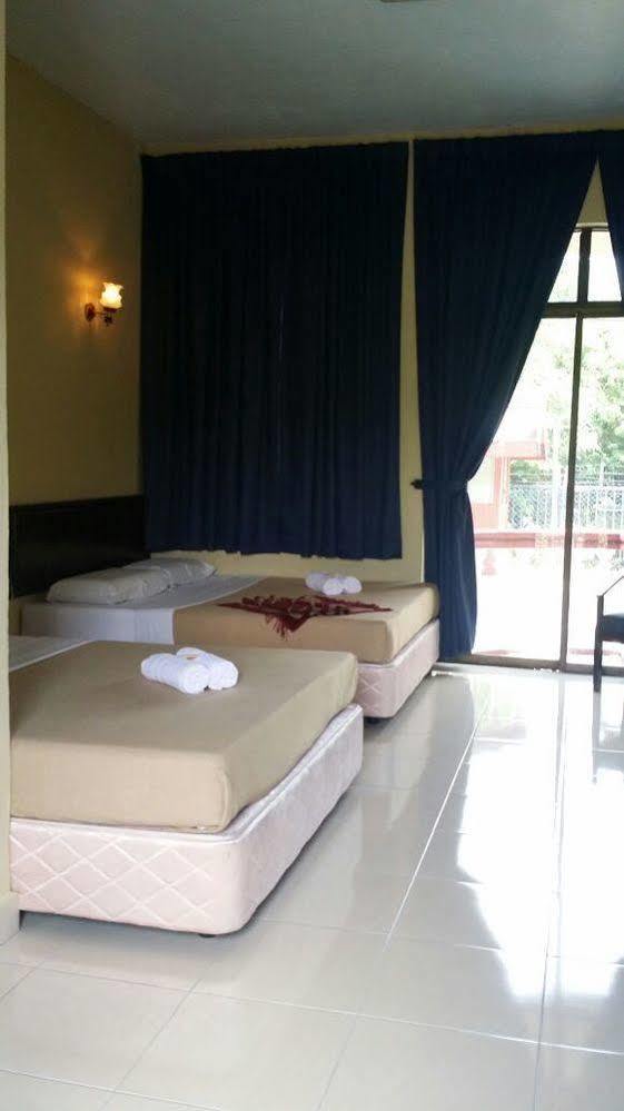Hji Residensi Hotel Kuah Exterior foto
